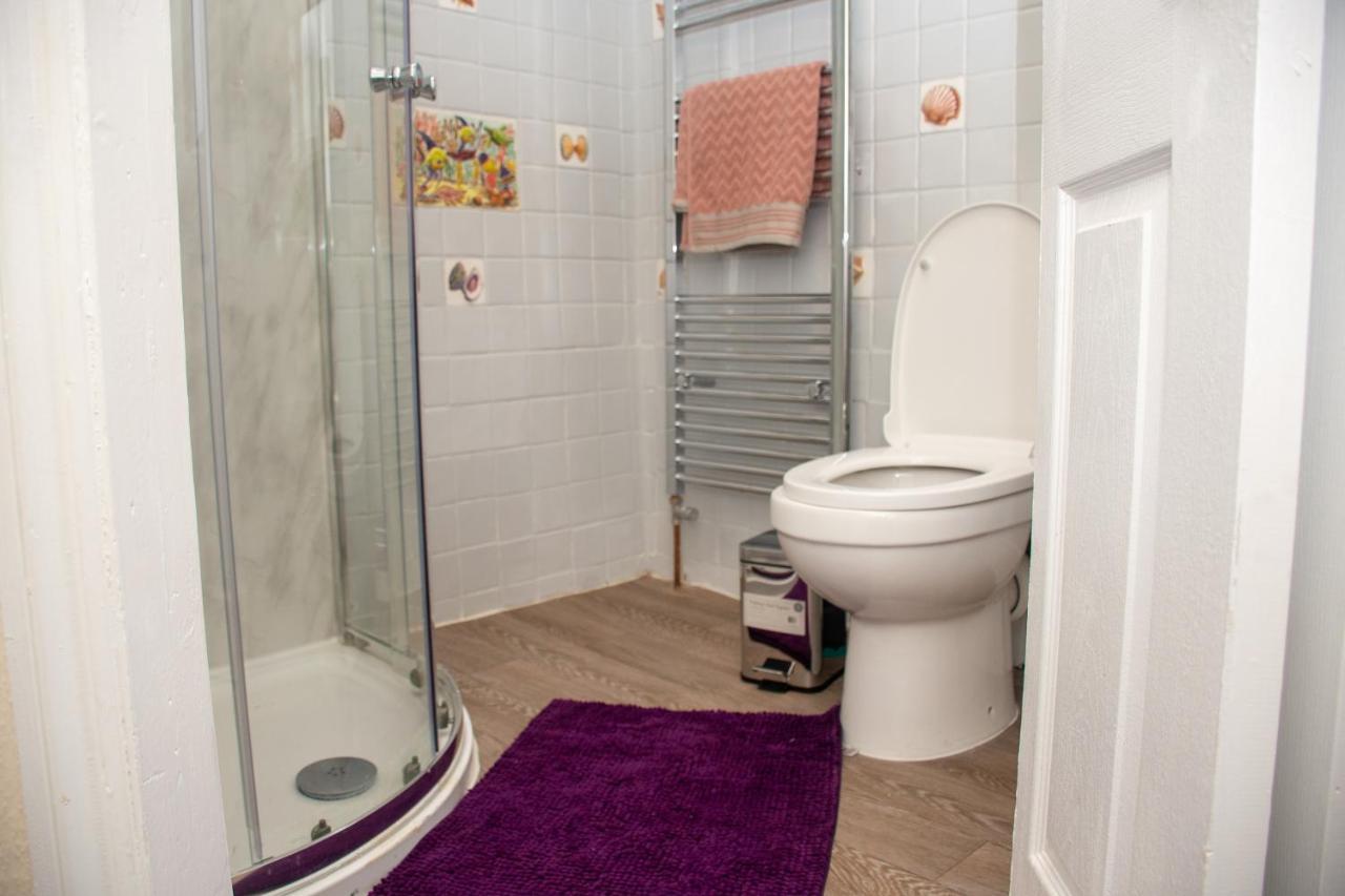 Royale Green View House- Free Parking, Wifi, Perfect For Contractors And Holiday نورث هامبتون المظهر الخارجي الصورة